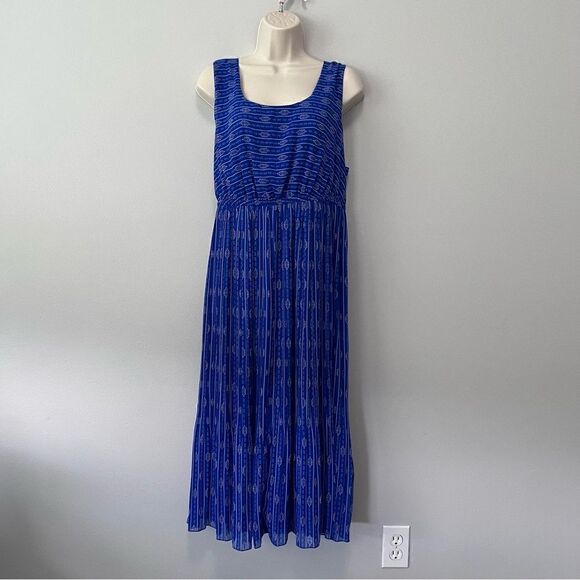 torrid Dresses & Skirts - Torrid Electric Blue Medallion Chiffon Pleaded Midi Dress Size 1X